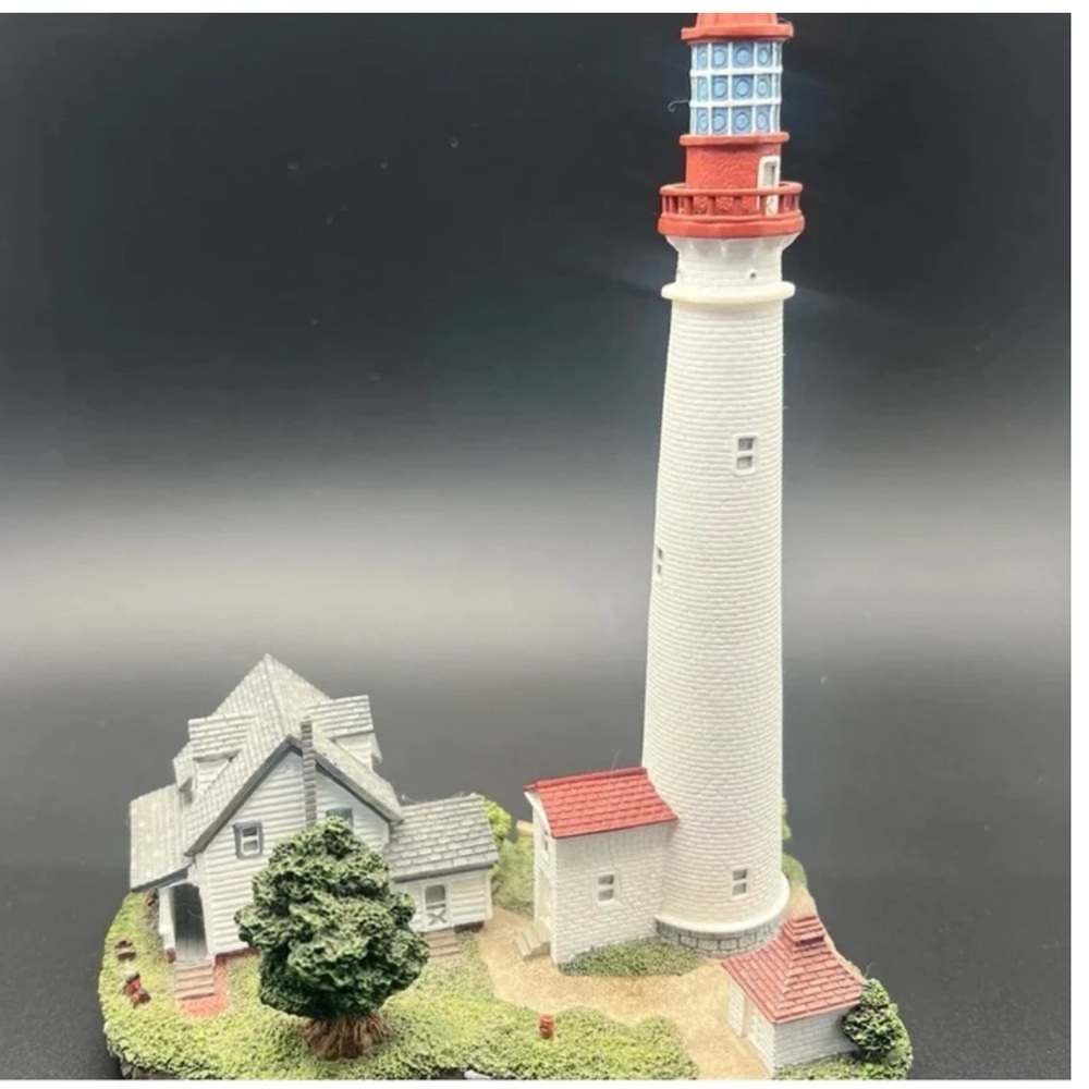 Cap May Lighthouse Figurine - Picture 4 of 10